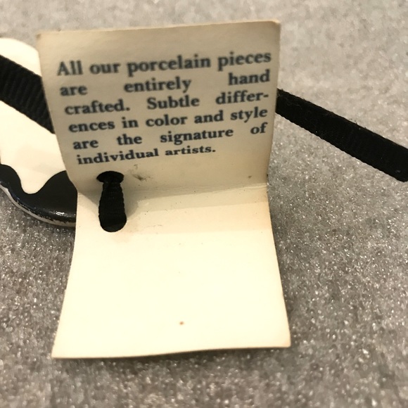 PENGUIN ORNAMENT. HAND MADE OF PORCELAIN. Penguin is in excellent condition. - Picture 2 of 6